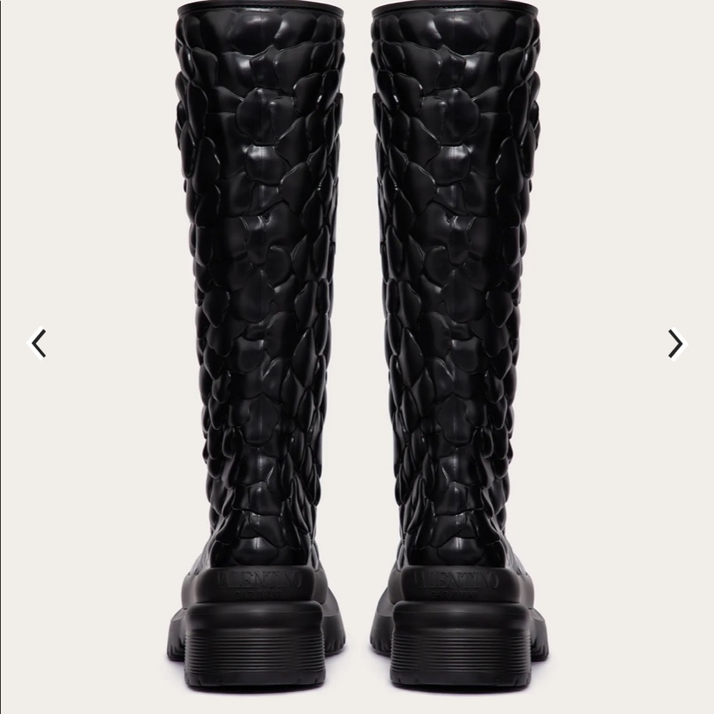 Valentino Atelier Black Rose Boots - Picture 4 of 8